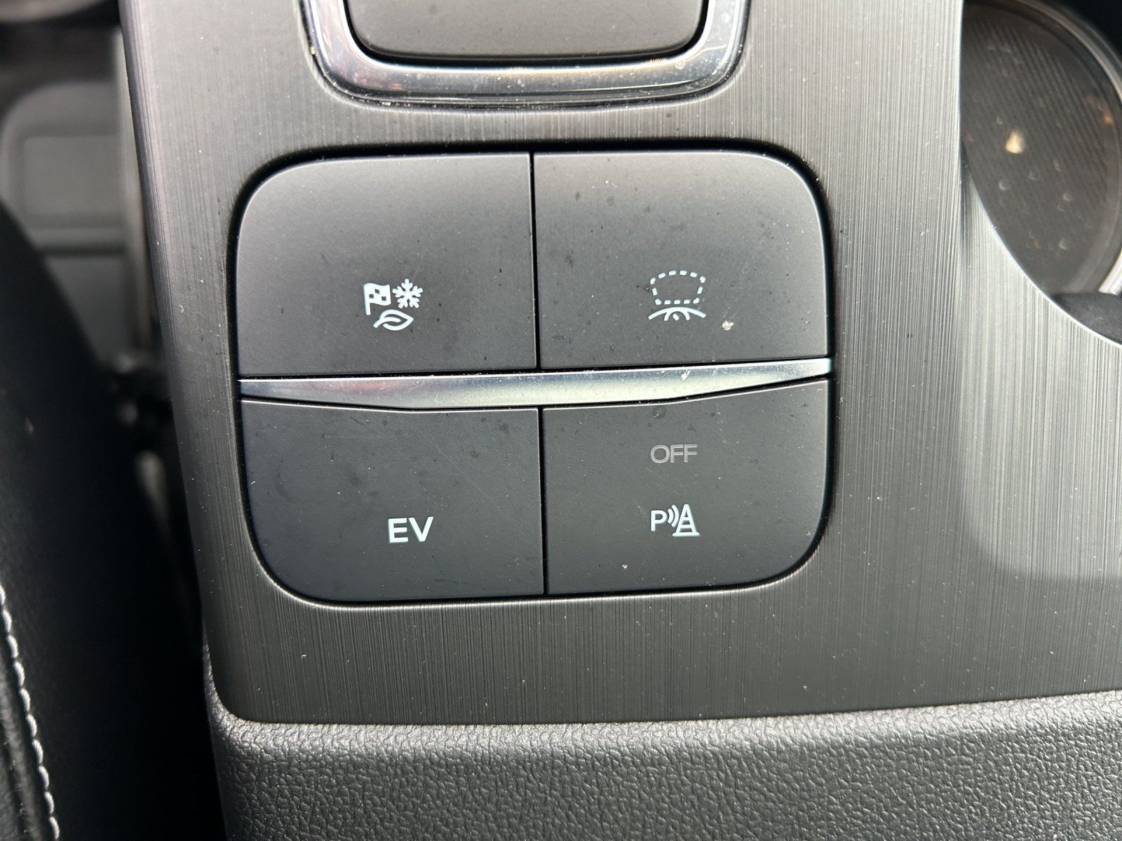 Fahrzeugabbildung Ford Kuga Titanium X PHEV HUD El. Panodach Navi digit