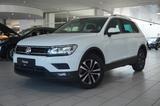 Volkswagen Tiguan 2.0 TSI UNITED 4M DSG NAVI/LED/ACC/SH/AHK - Volkswagen Tiguan mit Benzin-Antrieb: Geländewagen, 2.0
