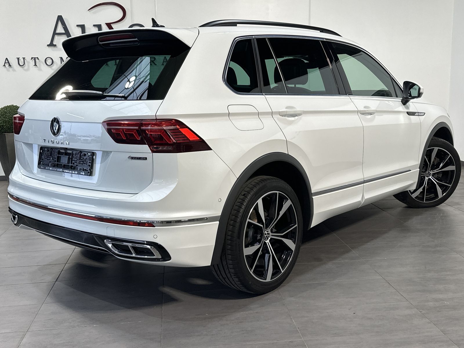 Fahrzeugabbildung Volkswagen Tiguan R-Line 4M NAV+IQ-LIGHT+PANO+20ZO+360°+ACC