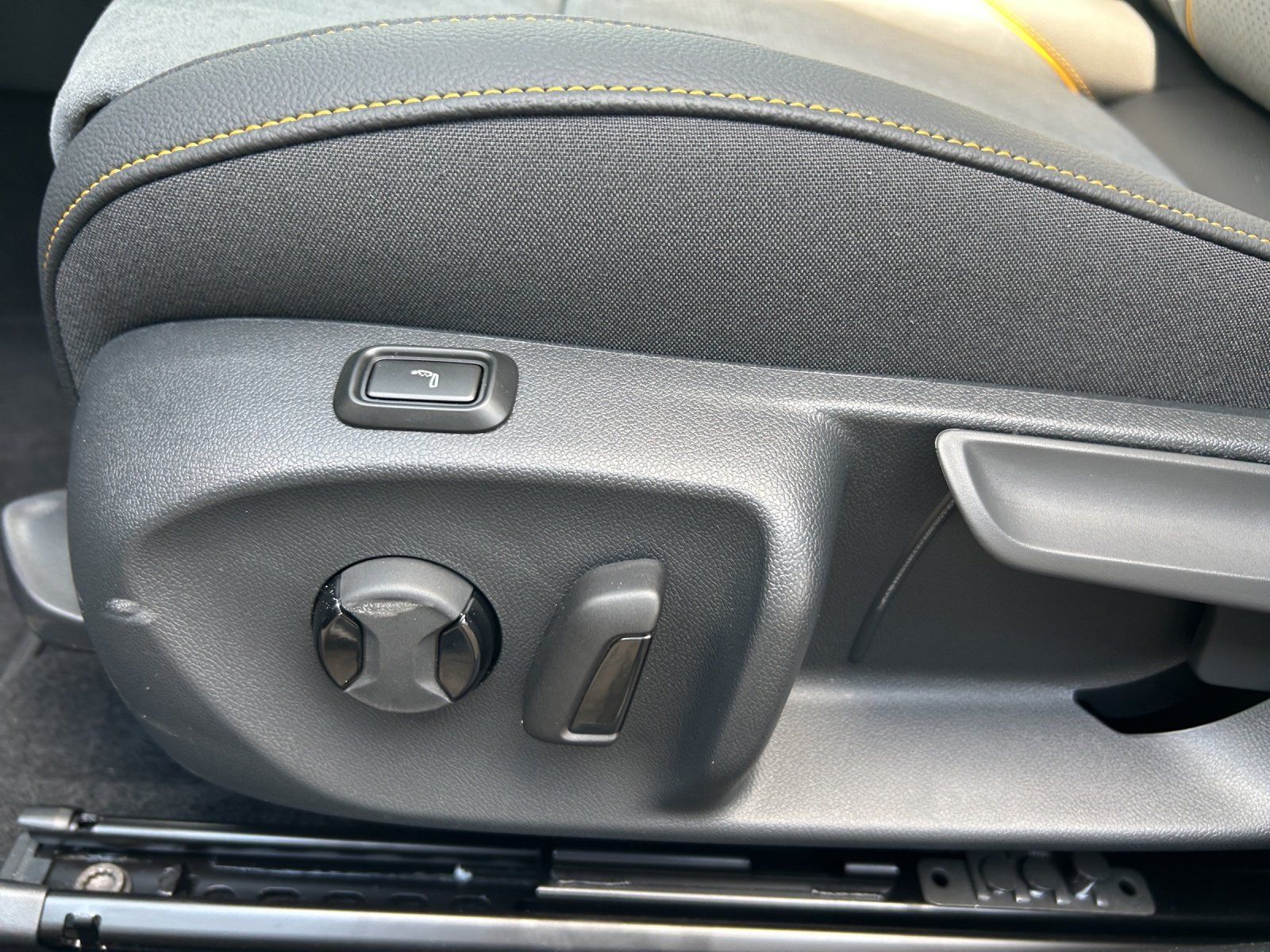 Fahrzeugabbildung SKODA Superb Selection 2,0 TDI 110 kW DSG