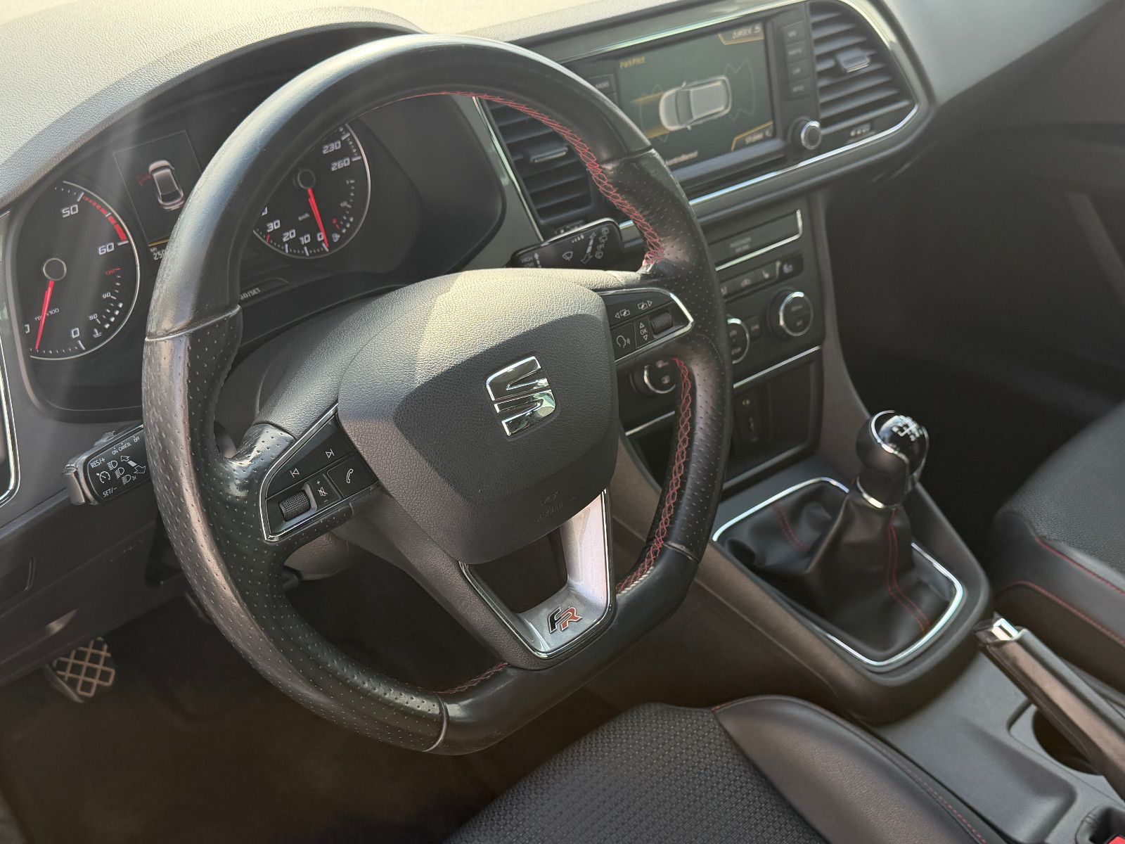 Fahrzeugabbildung SEAT Leon /FR-LINE/LED/NAVI/LEDER/KLIMA/ACC