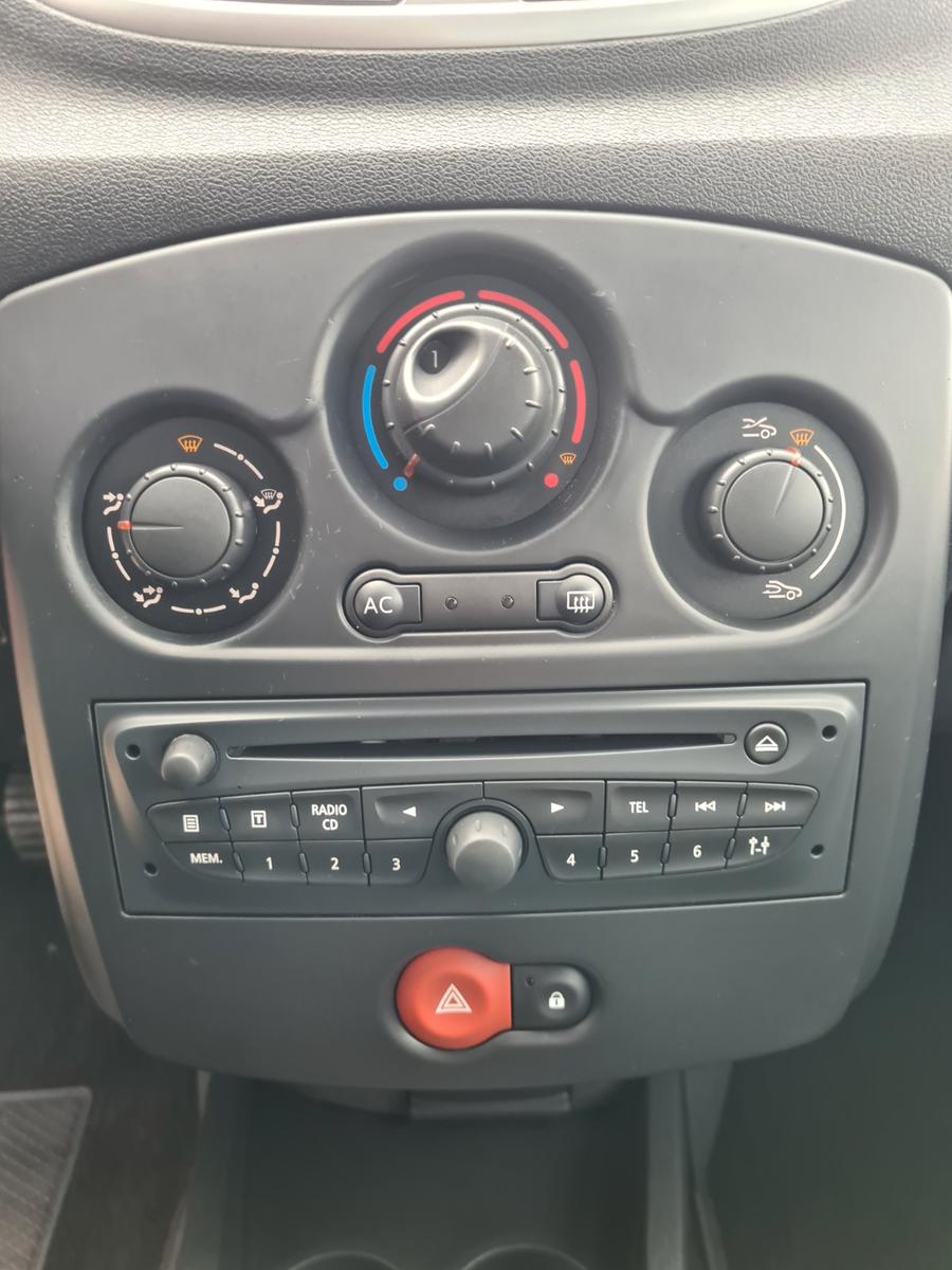 Renault Clio 2012 — photo 11