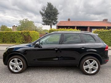 Volkswagen Touareg - 1