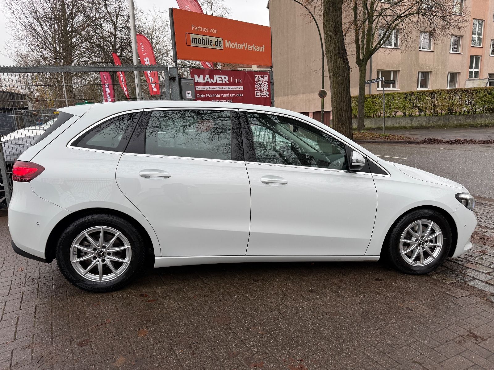 Fahrzeugabbildung Mercedes-Benz B 200 MULTIBEAM*TEMPO*KAMERA*AHK*WIDESCREEN