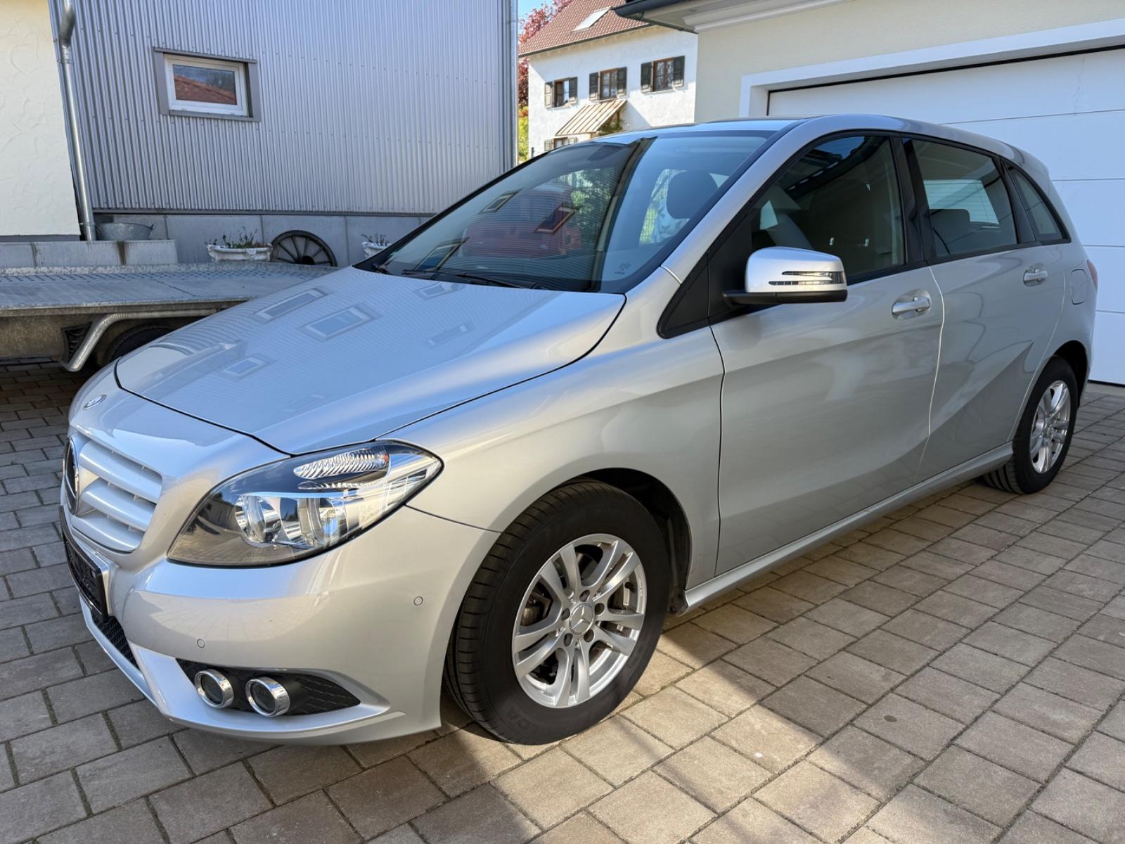 Mercedes-Benz B 180 Navi SHZ Klima SR ALU WR Scheckheft 2.Hand