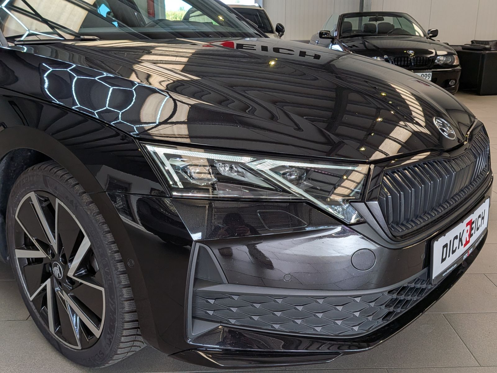 Fahrzeugabbildung SKODA Octavia 1.5 TSI Sportline MATRIX PANO AHK 5J-Gar
