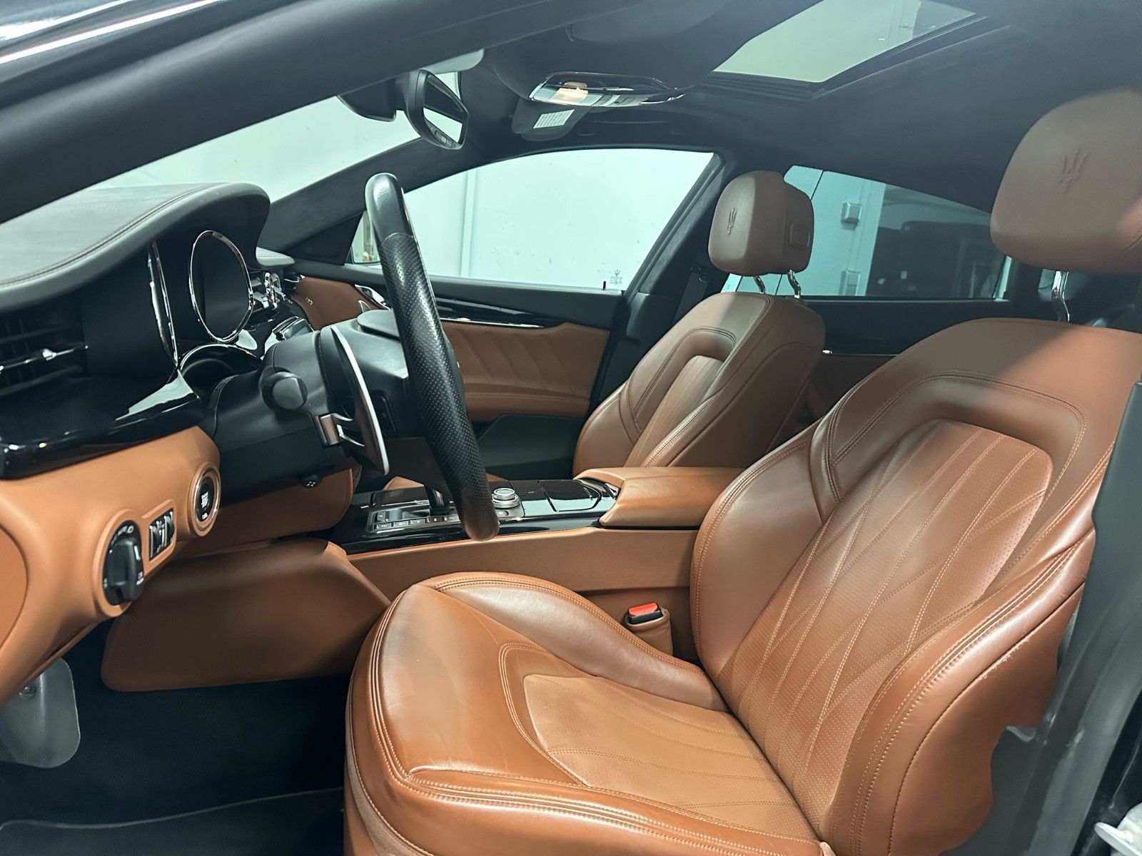 Fahrzeugabbildung Maserati Quattroporte S Q4 *SKYHOOK*B&W*SOFTCL.*KEYLESS*