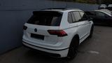 Volkswagen Tiguan 2.0 TDI DSG 3 x R-Line Pano/DCC/ACC/20 - VW Tiguan Gebrauchtwagen in Stuttgart