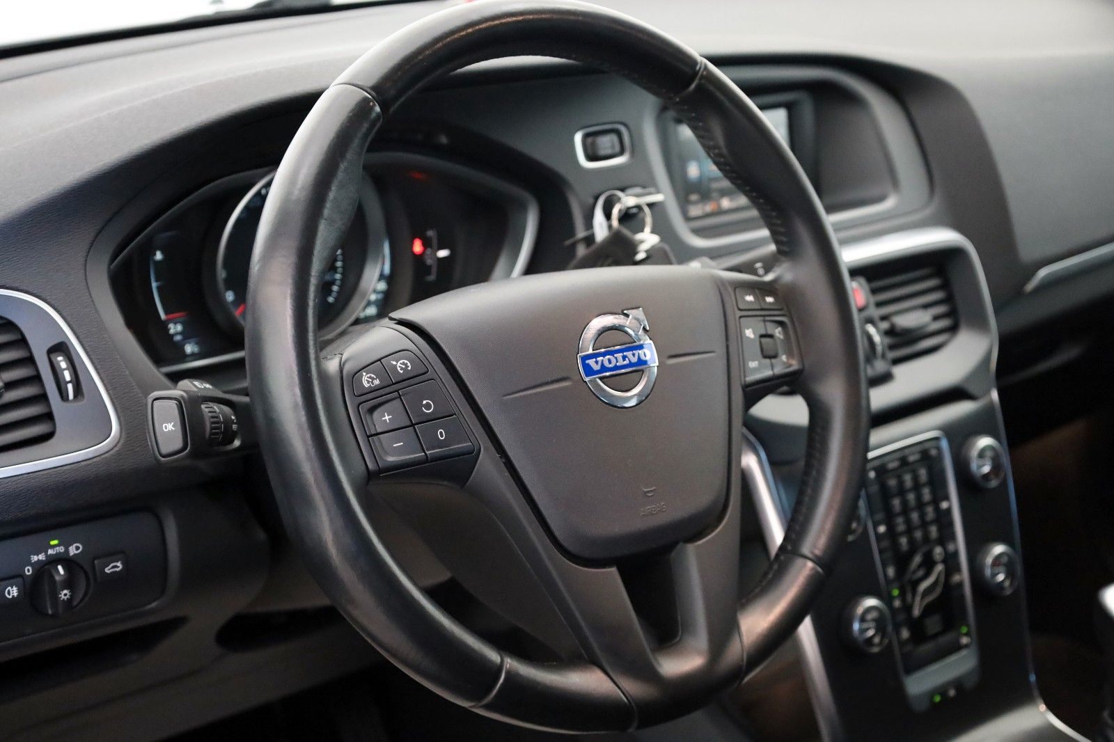 Fahrzeugabbildung Volvo V40 You! Bi-Xenon,SH,PDC,8 fach Aluräder