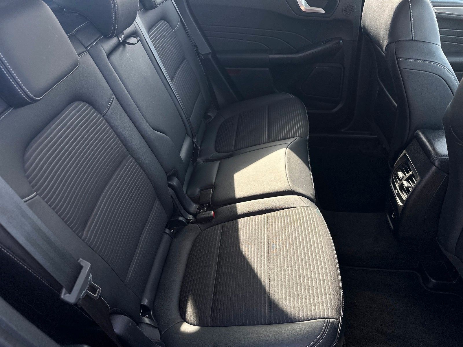 Fahrzeugabbildung Ford Kuga PHEV Titanium X, AHK schwenkbar, FAHRASSIST