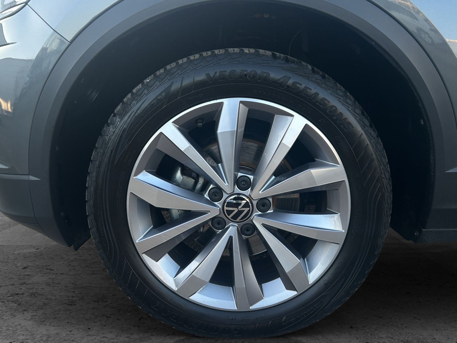 Fahrzeugabbildung Volkswagen T-Roc Style TSI DSG SHZ PDC WeConnect Navi