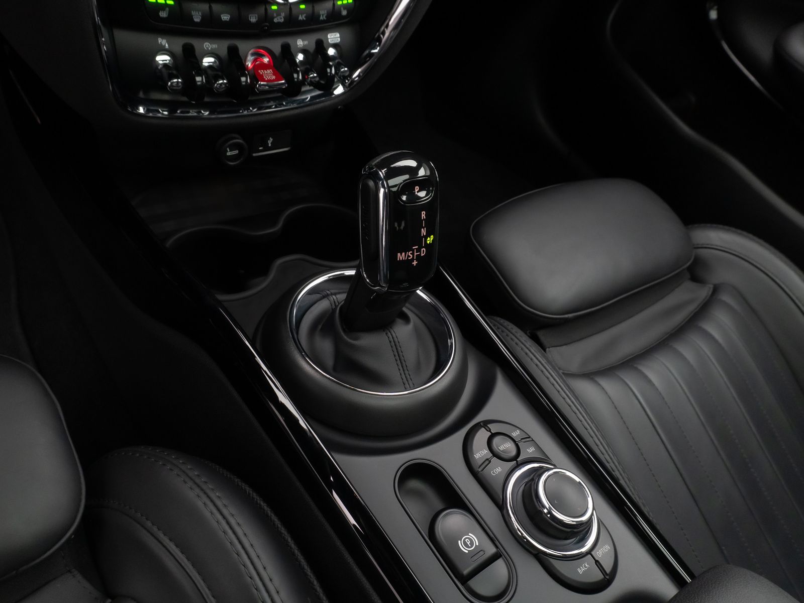 Fahrzeugabbildung MINI Cooper S Clubman JCWKS Panorama Kamera HUD Voll