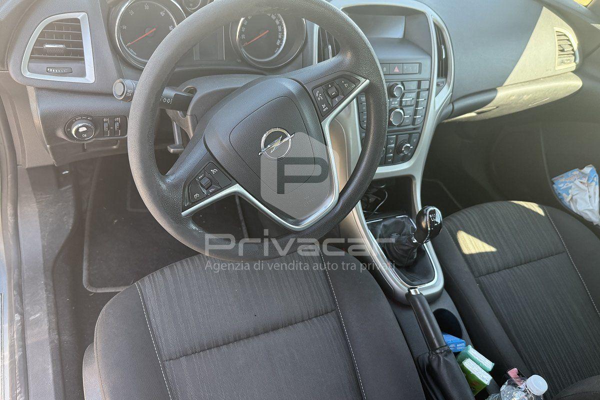 Opel Astra 2011 — photo 9