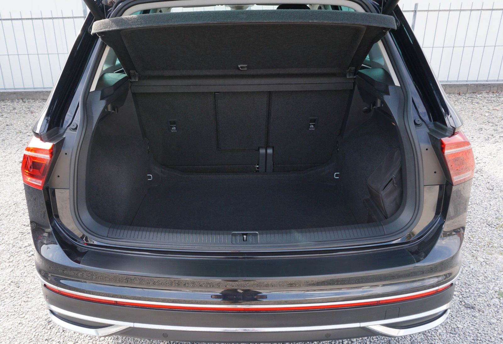 Fahrzeugabbildung Volkswagen Tiguan Elegance 4M, Kamera, Navi, AHK, IQ.Light
