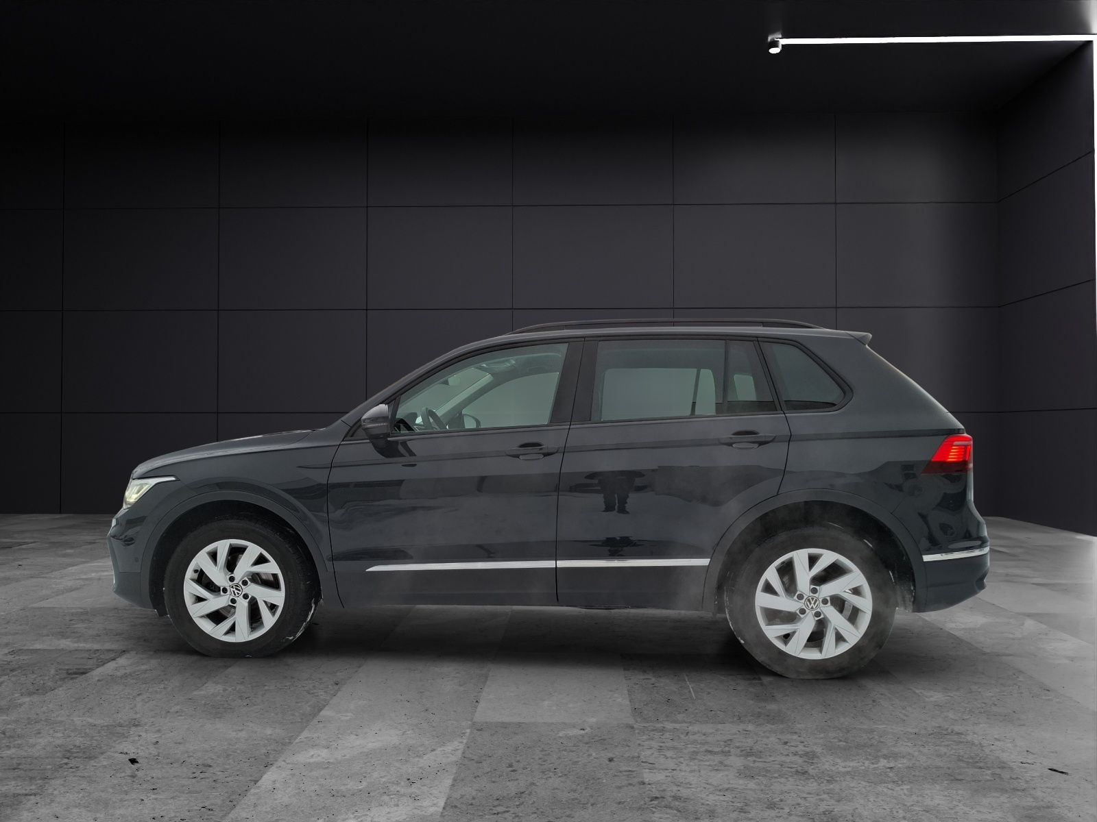 Fahrzeugabbildung Volkswagen Tiguan TDI Life DSG 4M Standhzg Matrix Navi AID