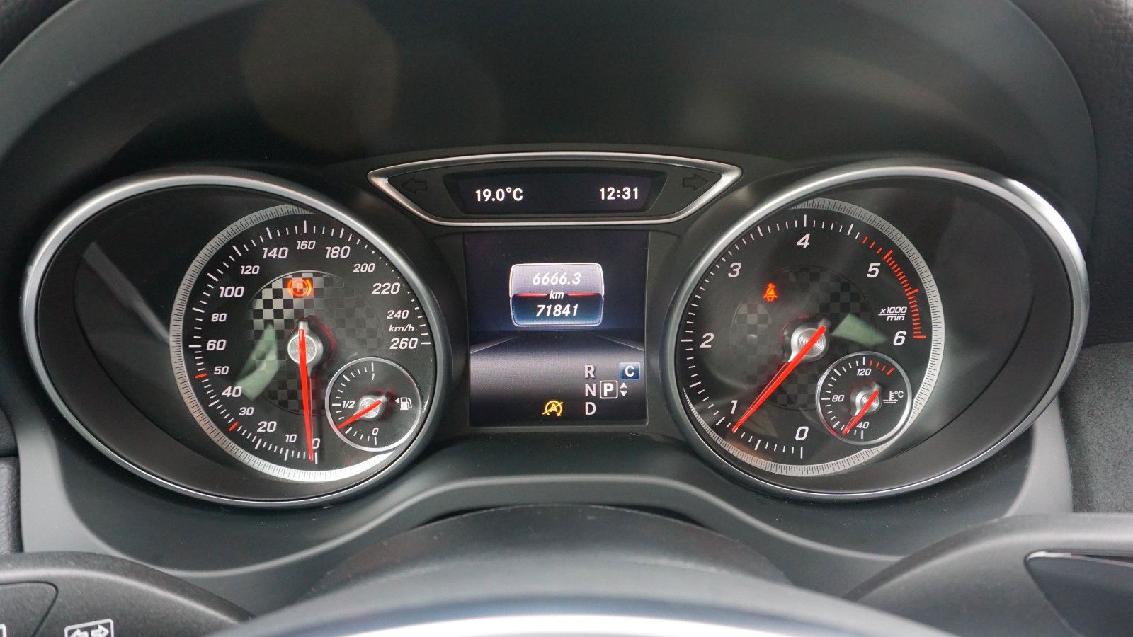 Fahrzeugabbildung Mercedes-Benz A 180d AMG Line T.Leder,LED, Navi,SH,PDC