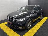 Volkswagen Tiguan R-Line+AHK+Panorama+Ambiente+ACC+KAM+LED - mit Diesel-Antrieb: Teilleder, Head-Up Display, Geländewagen