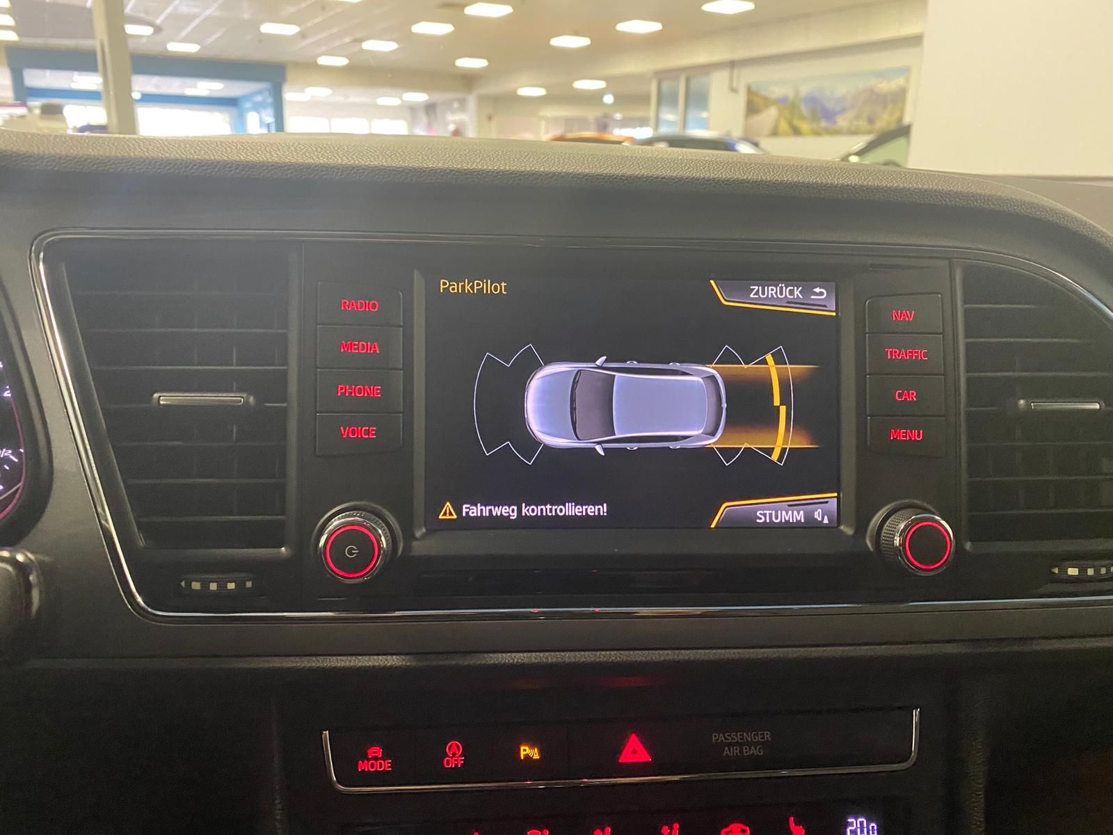 Fahrzeugabbildung SEAT Leon FR 2.0 TDI 184PS+APP+19"+NAVI+SHZ+LED+PDC++
