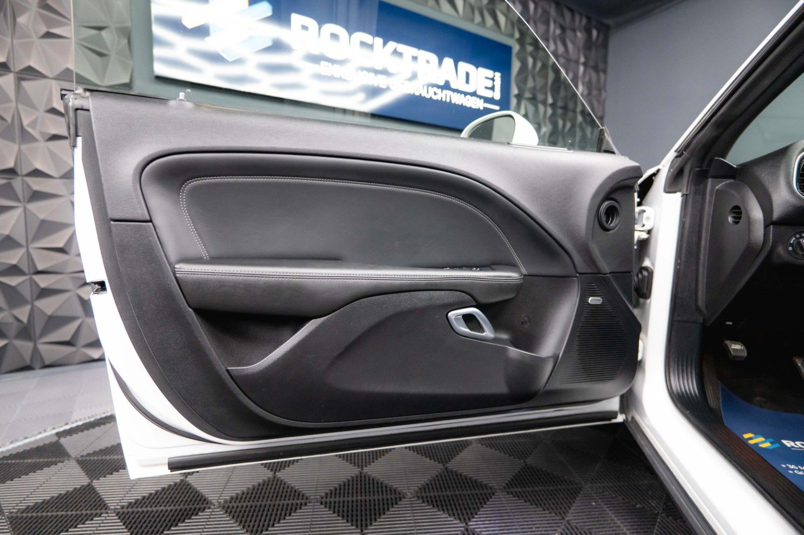 Fahrzeugabbildung Dodge Challenger 6.4 V8 SRT 392 R/T SCAT PACK LineLock