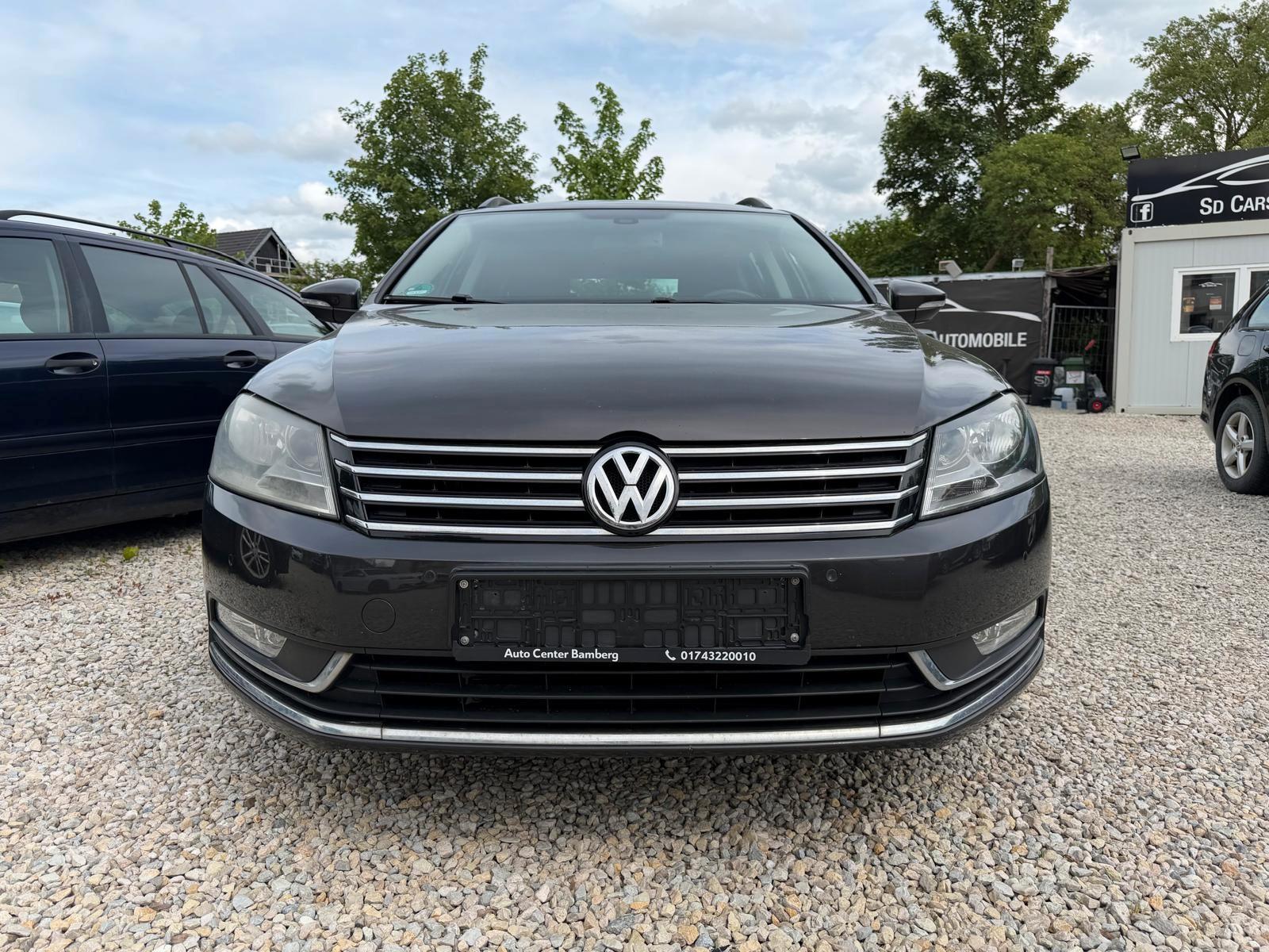 Volkswagen Passat 2011 — interior