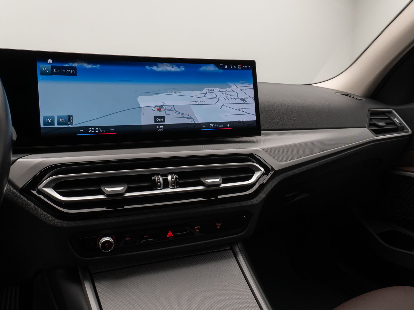 Fahrzeugabbildung BMW 330e xD Kamera HUD DAB Alarm Komfort LED Sport