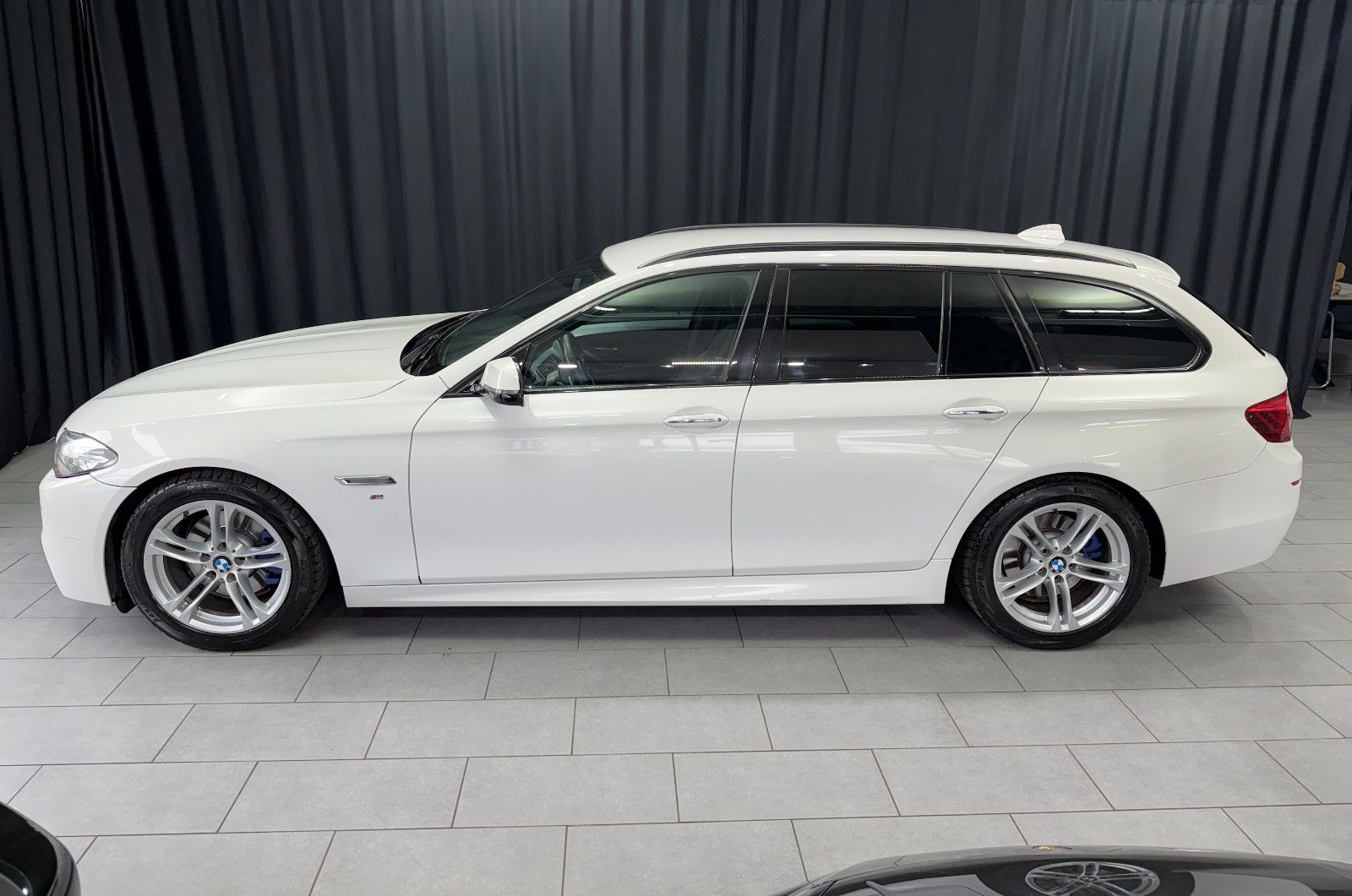 Fahrzeugabbildung BMW 520 d Touring|M-Paket|HIFI|PDC|Komfortzugang