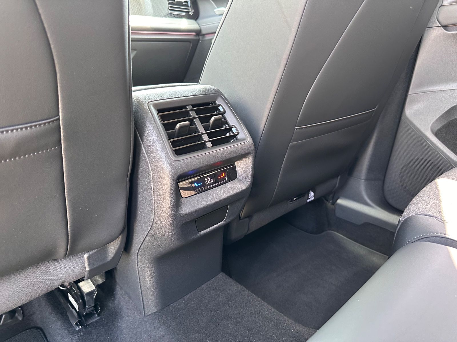 Fahrzeugabbildung Volkswagen Tiguan 1.5 eTSI Life DSG ACC/LED/RFK/SHZG