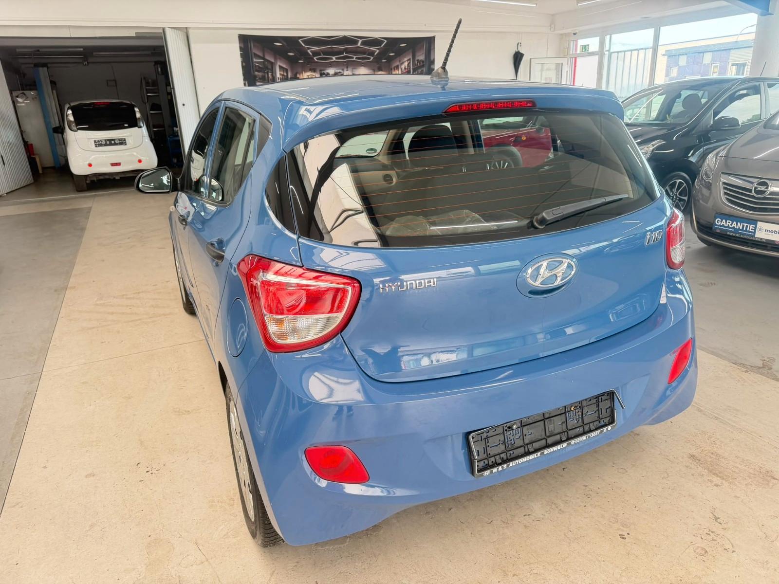 Hyundai i10 1.0 FIFA World Cup Edition