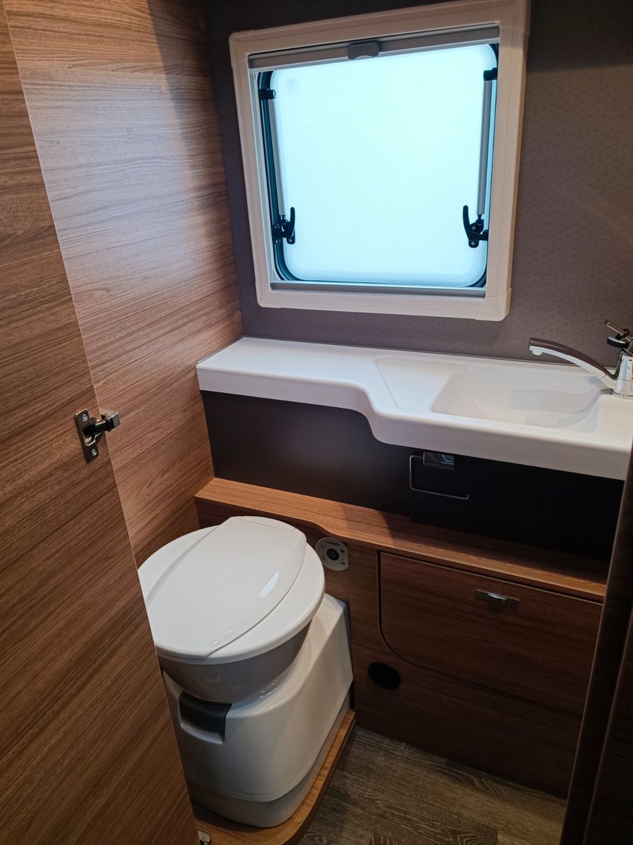Fahrzeugabbildung Weinsberg CaraSuite 700 MEG *LED*Hubbett*TV*Stylepaket