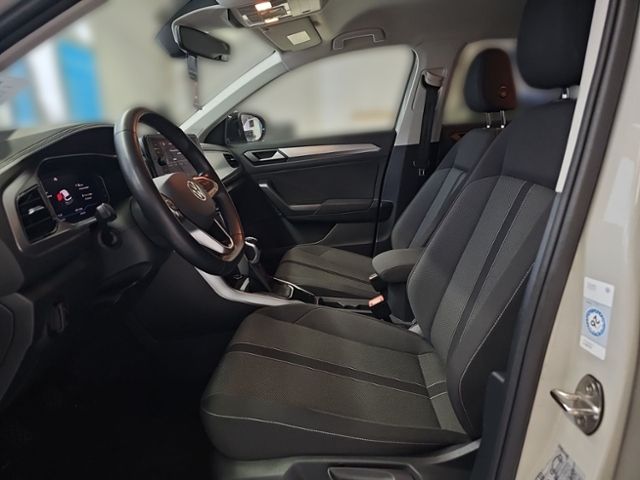 Fahrzeugabbildung Volkswagen T-Roc 1.5 TSI Life KLIMA SHZ PDC LM18 VORB.NAVI