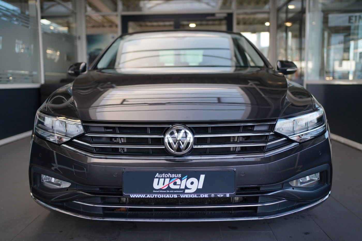 Fahrzeugabbildung Volkswagen Passat 2.0 TSI DSG Elegance ACC+AUT+Alcant.+LED