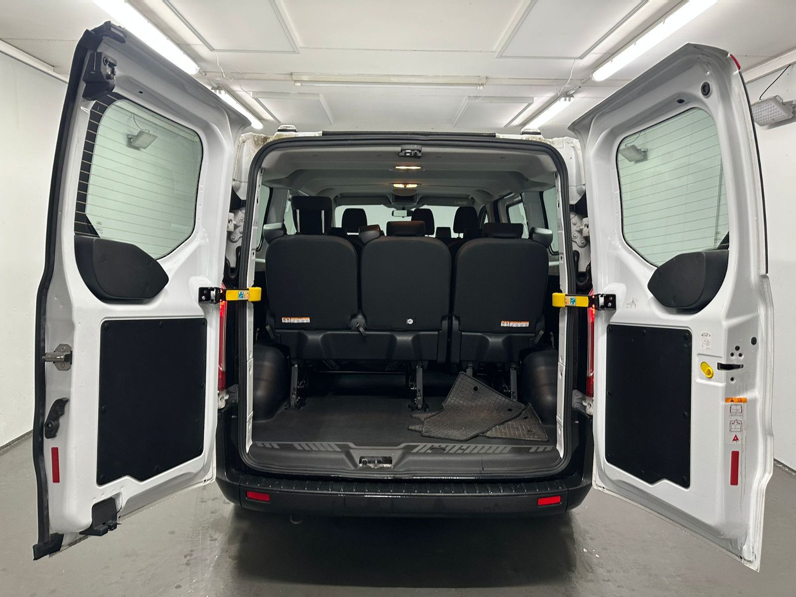 Fahrzeugabbildung Ford Transit Custom 320 L1H1 Trend* 9-SITZE *KLIMA*