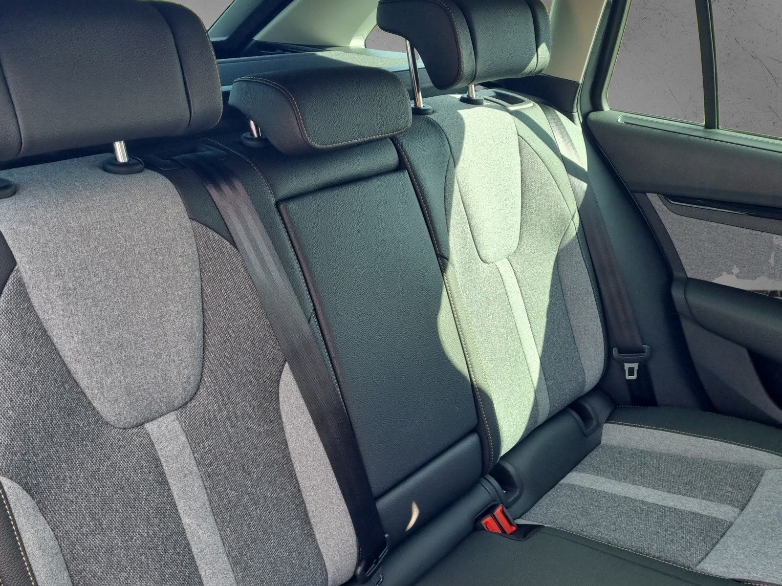 Fahrzeugabbildung SKODA Octavia Combi Tour 2.0 TDI AHK Licht&Sicht+ Win+