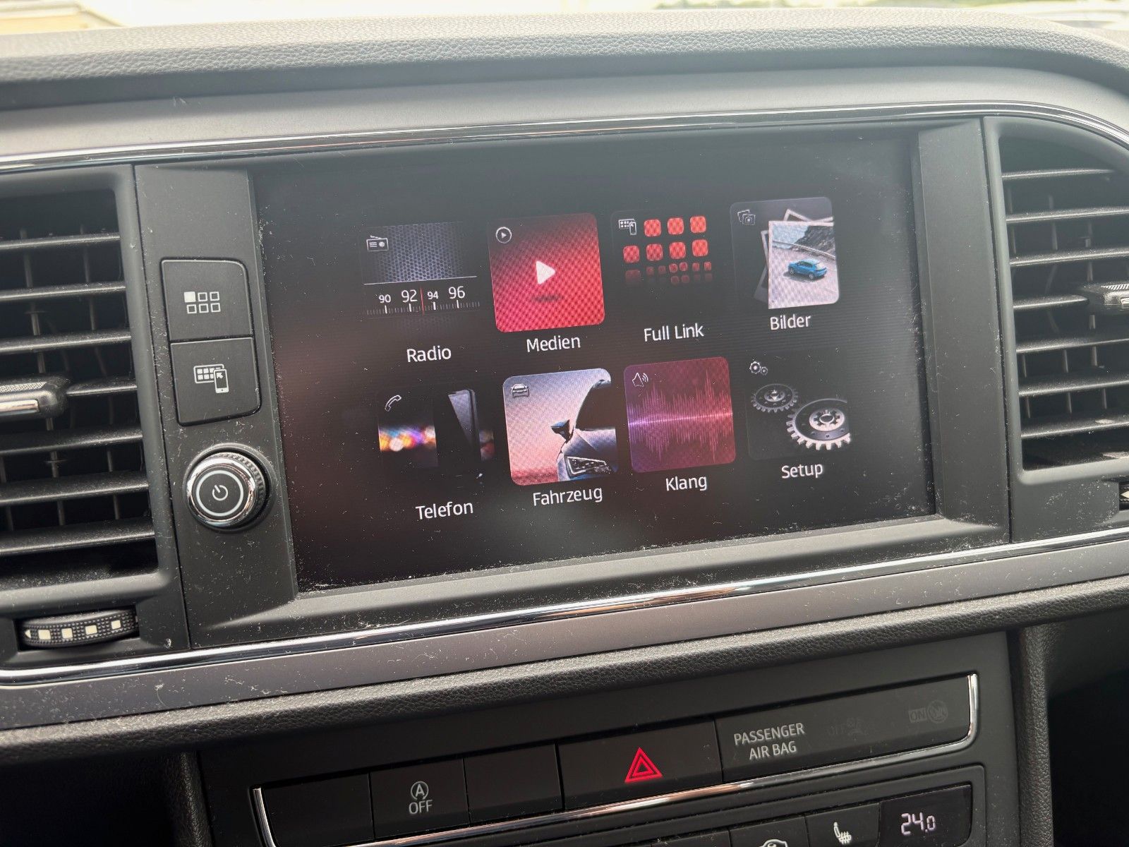 Fahrzeugabbildung SEAT Leon Style 1.4 TSI Klima SHZ Tempomat SPORTLENKR
