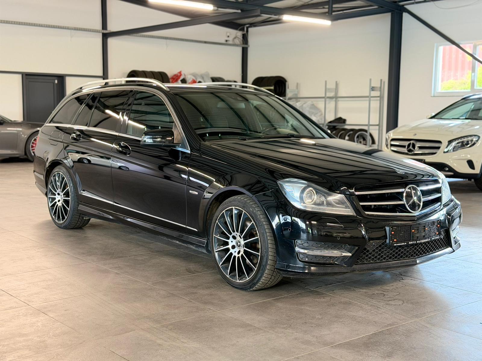 Mercedes-Benz C 220 AMG 4M BI-XEN+DISTR+AHK+ALCAN.+NAV+EL.HECK