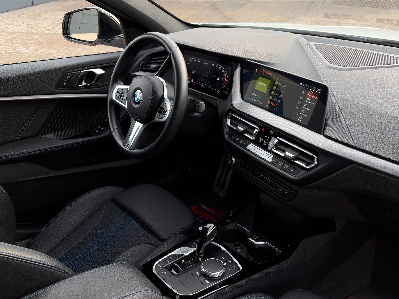 Fahrzeugabbildung BMW M135i xDrive HiFi SHZ LED DAB PDC Wireless Temp