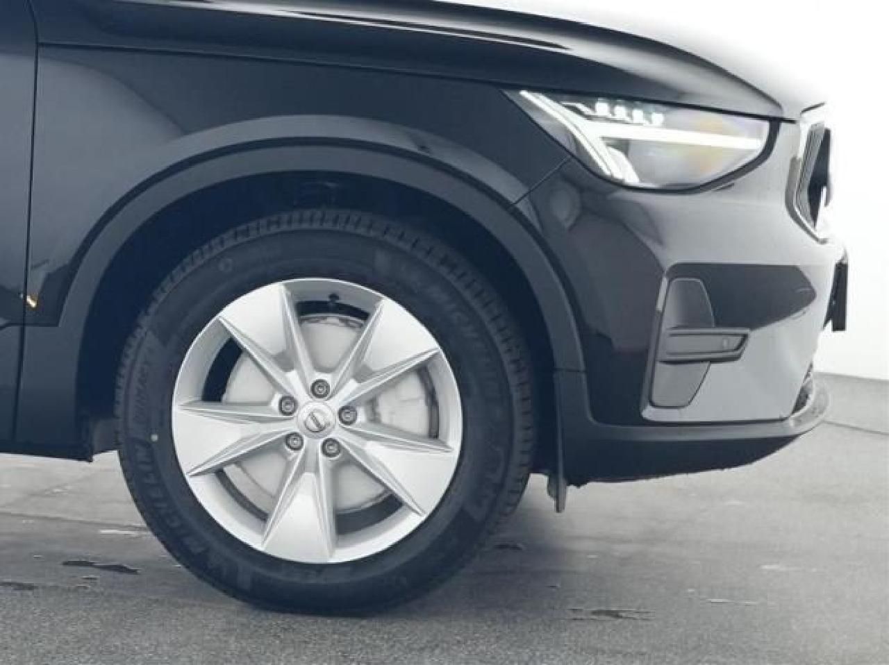 Fahrzeugabbildung Volvo XC40 B3 Benzin Core 2WD