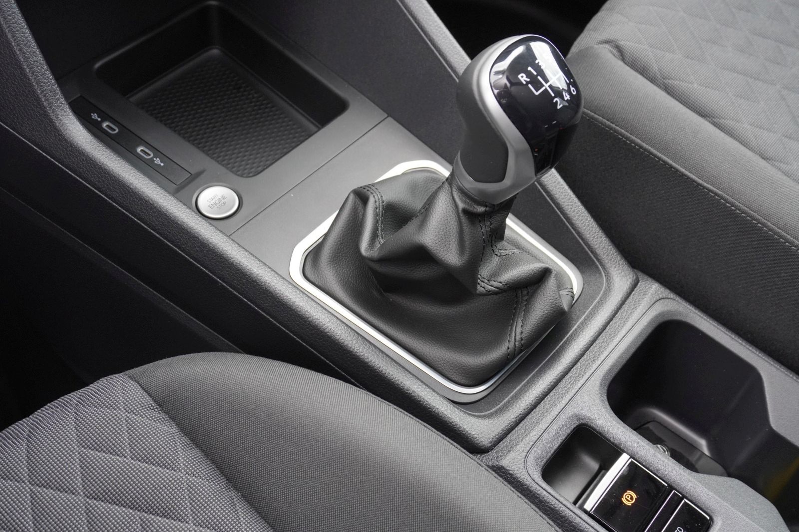 Fahrzeugabbildung Volkswagen Caddy 1.5 TSI Life Alu Klima DAB+ Dachreling uvm