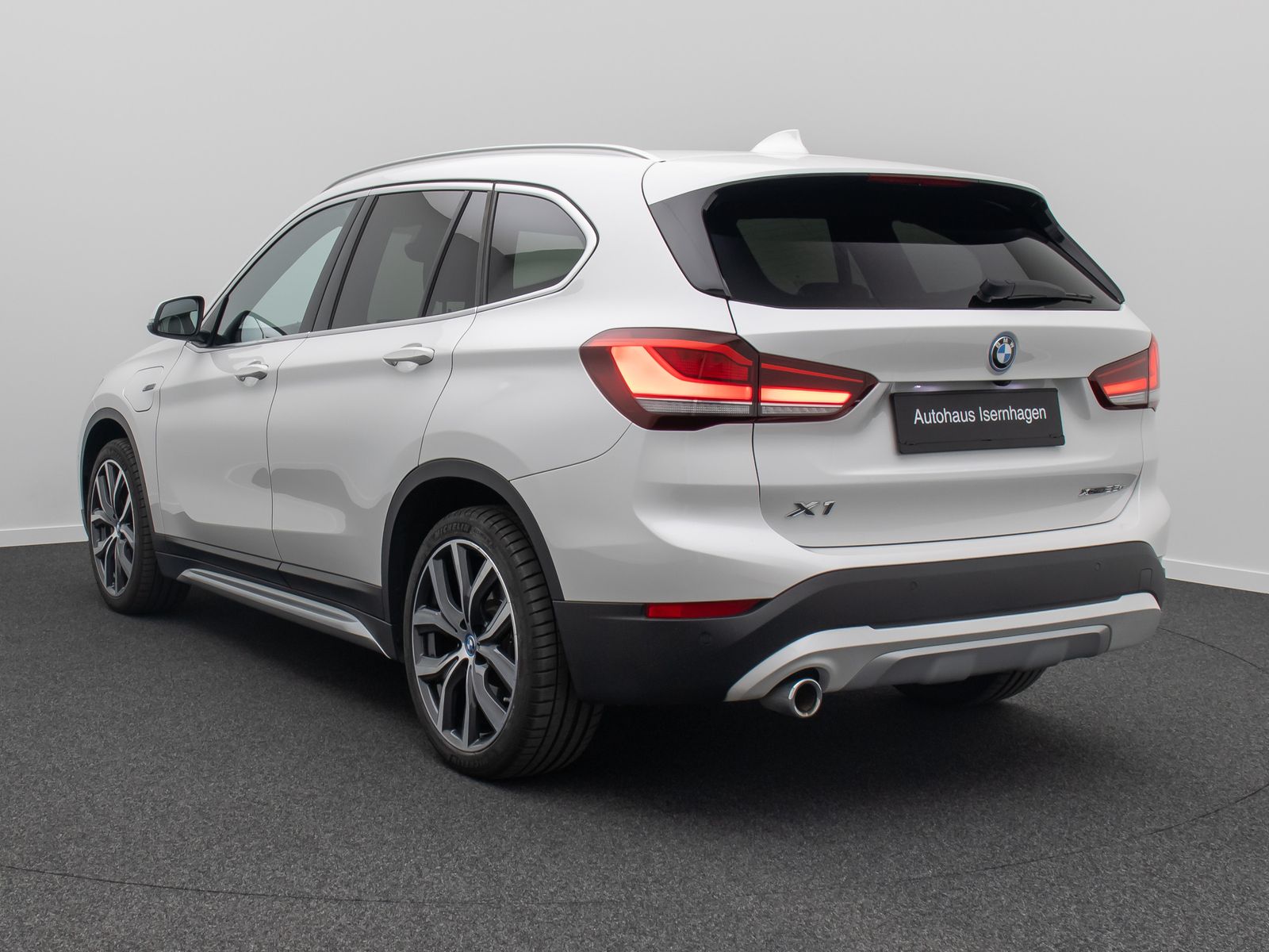 Fahrzeugabbildung BMW X1 xD25e xLine HUD Navi+ HiFi DAB Kamera 19Zoll