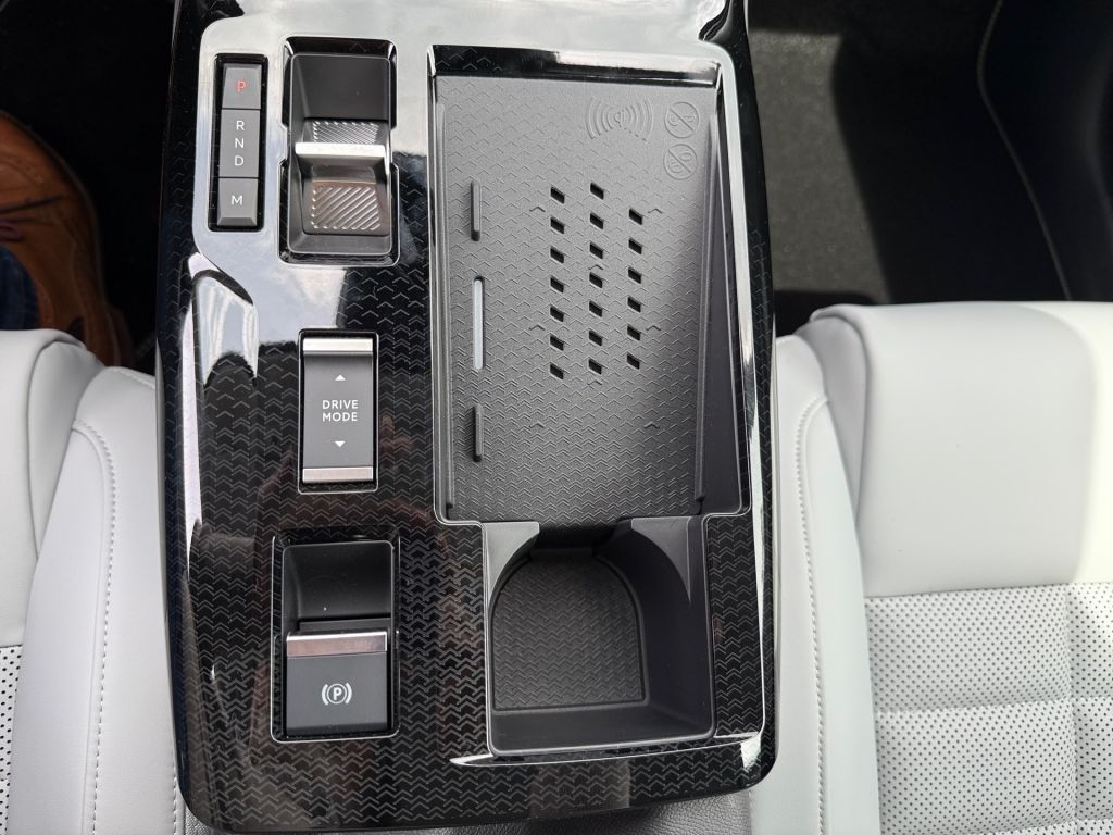 Fahrzeugabbildung Citroën C5 Aircross Hybrid 145 TEAM D mit Winter Paket
