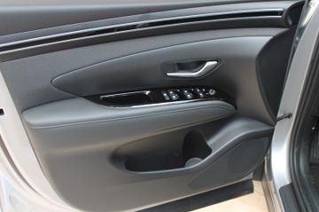 Fahrzeugabbildung Hyundai Tucson 1.6 T-GDI 48V Trend DCT 4WD Panoramadach