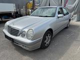 Mercedes-Benz E 200 CDI Limousine Classic Tüv 05/27 AHK - gebrauchte Mercedes-Benz E 200 aus dem Jahr 2000