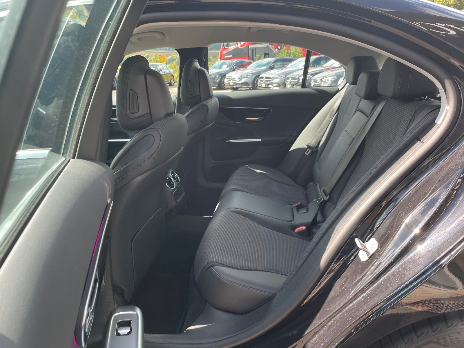 Fahrzeugabbildung Mercedes-Benz C 200 d AVANTGARDE 360°+TOTW+Carplay+Ambiente