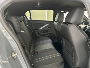 Fotografie 6 des Opel Astra 1.2 Turbo GS