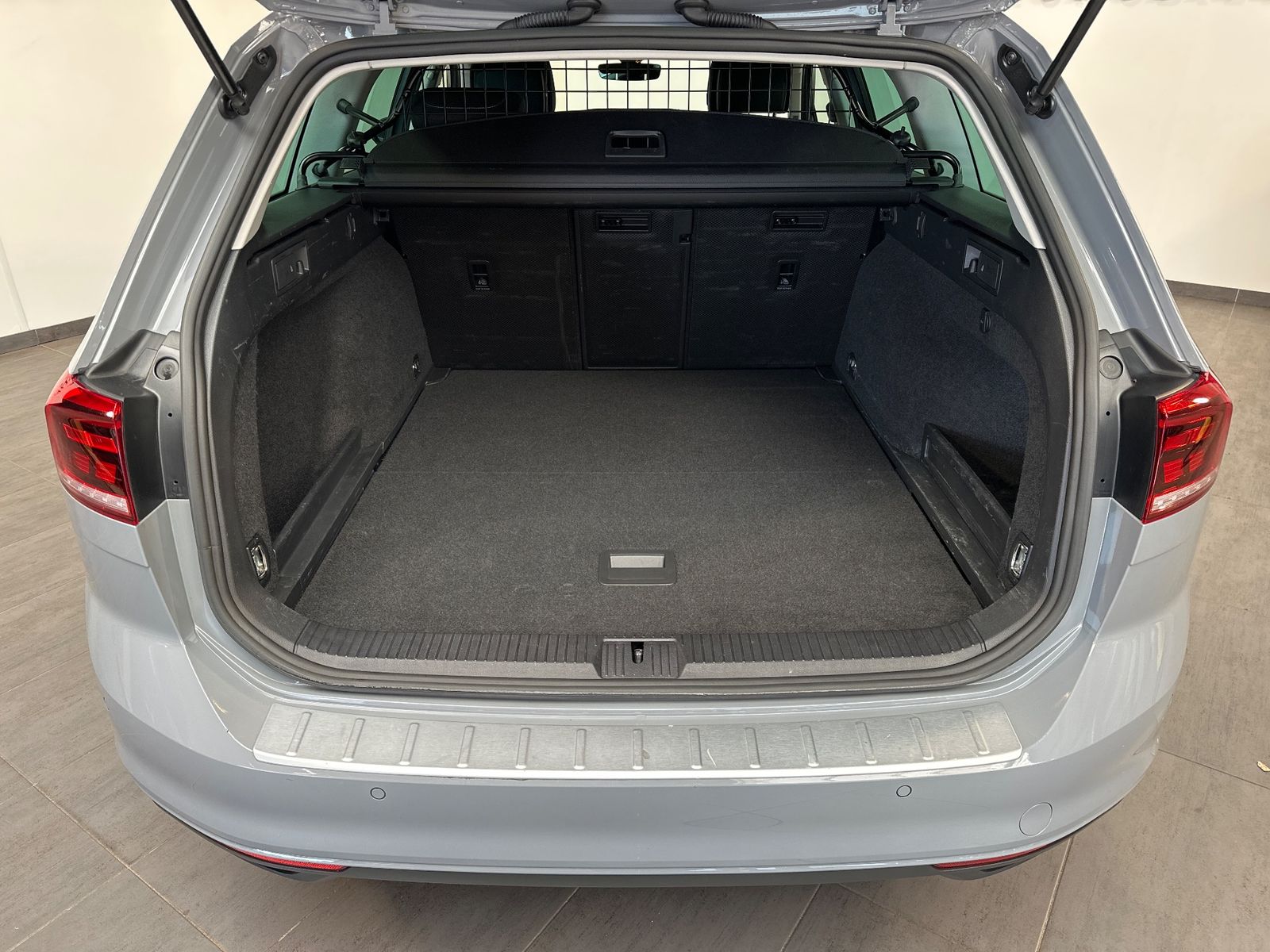 Fahrzeugabbildung Volkswagen Passat Variant Business NAV+LED+ACC+KAMERA