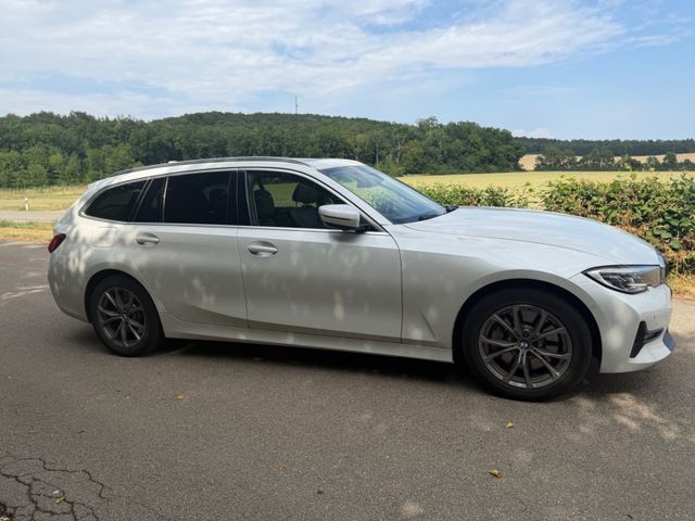 BMW 330e Touring Sport Line Automatic Sport Line