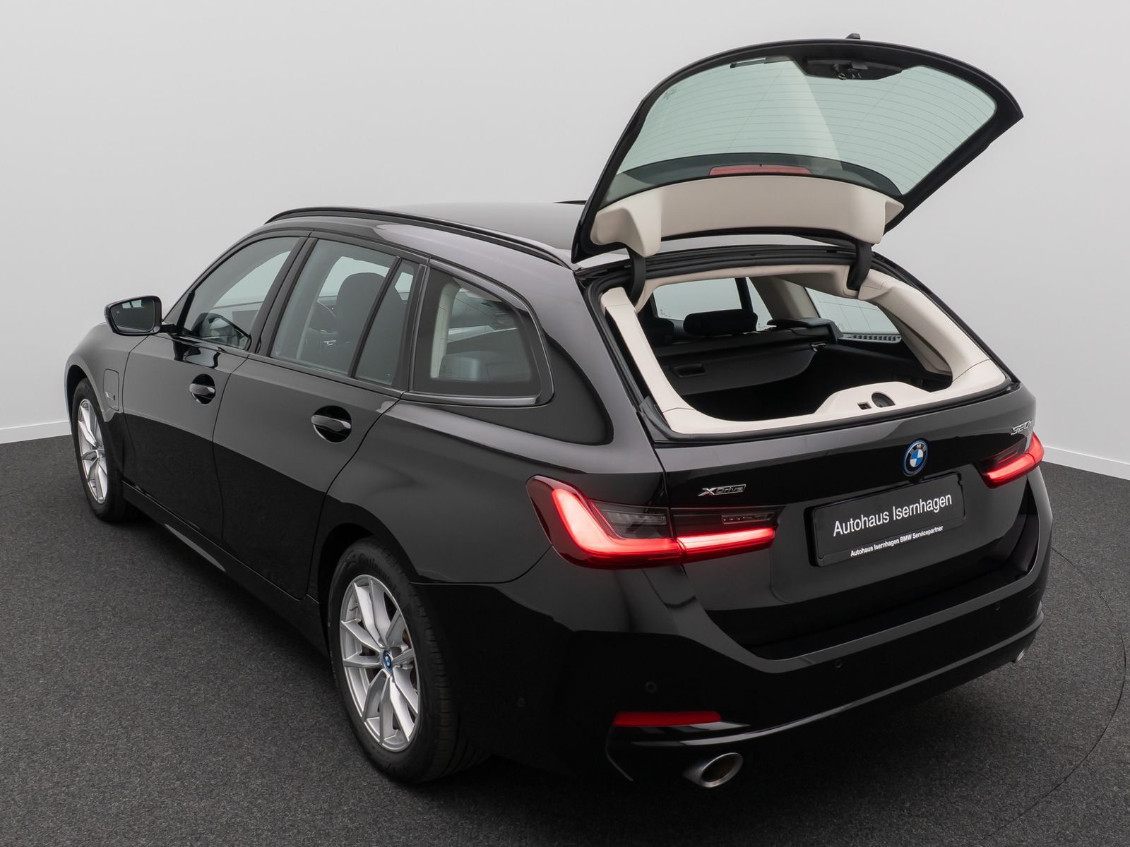 Fahrzeugabbildung BMW 320e xD SAG Kamera DAB Alarm DriveAs CockpitPlus