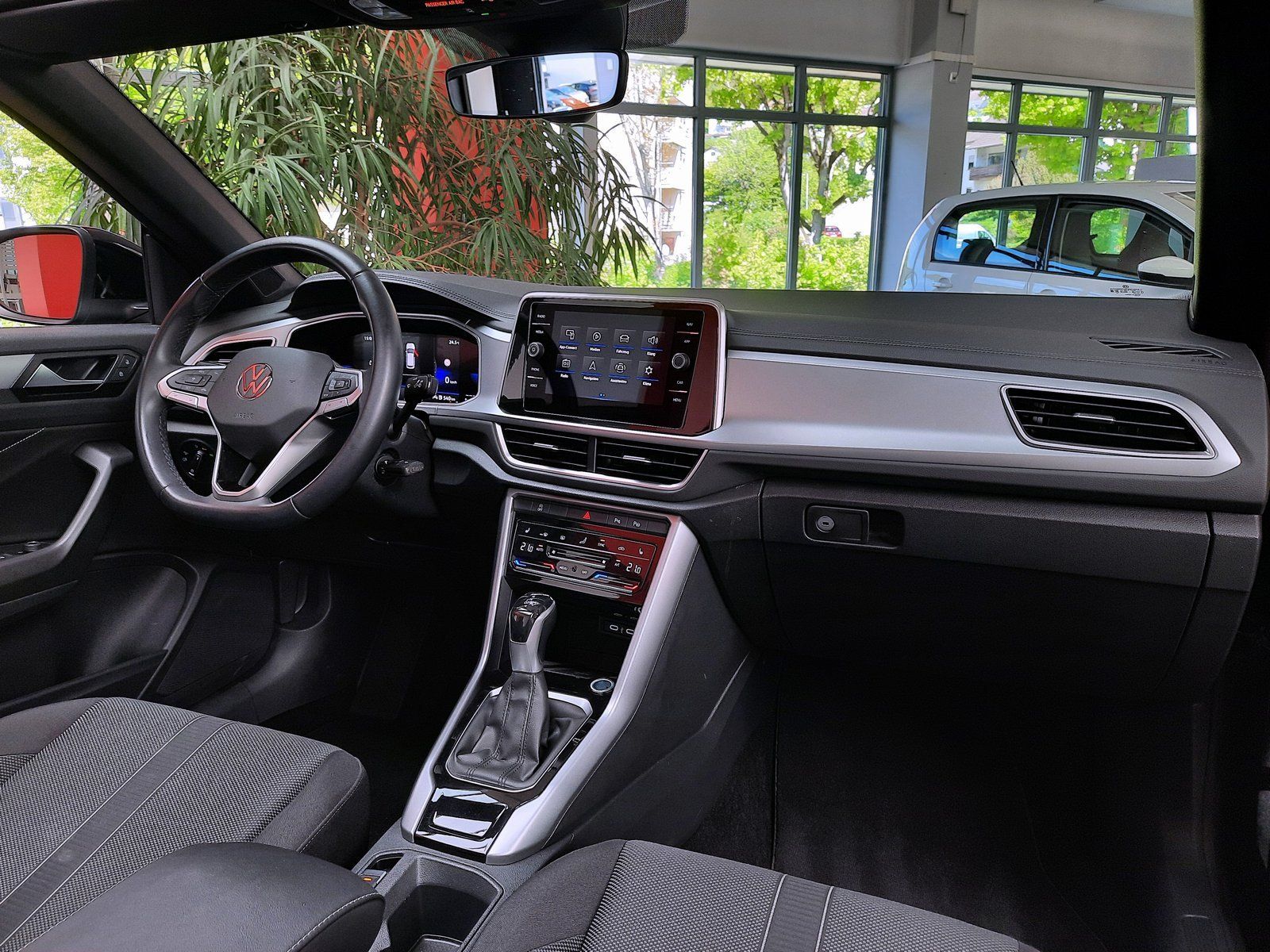 Fahrzeugabbildung Volkswagen T-Roc Cabriolet Style TSI DSG *Navi*Cam*LED*PDC*