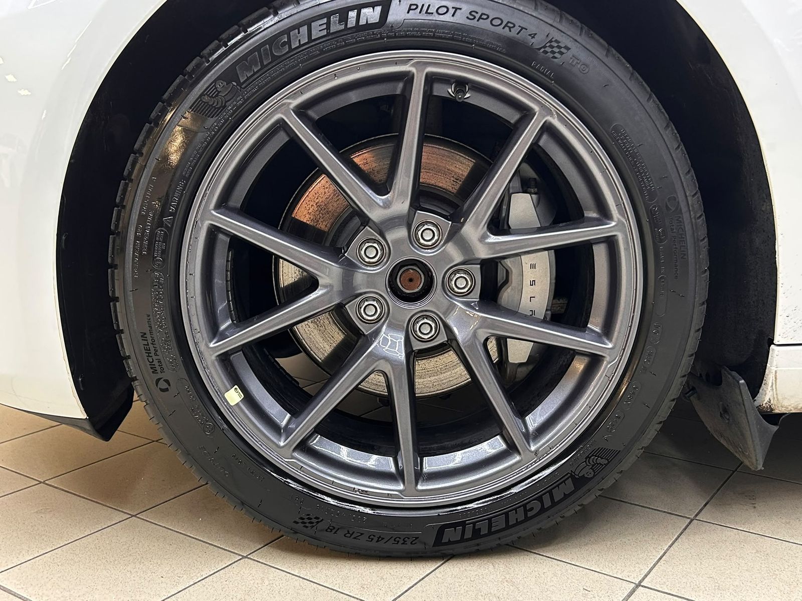 Fahrzeugabbildung Tesla Model 3 Long Range Dual AWD PANO+LED+NAVI+KAM+WP