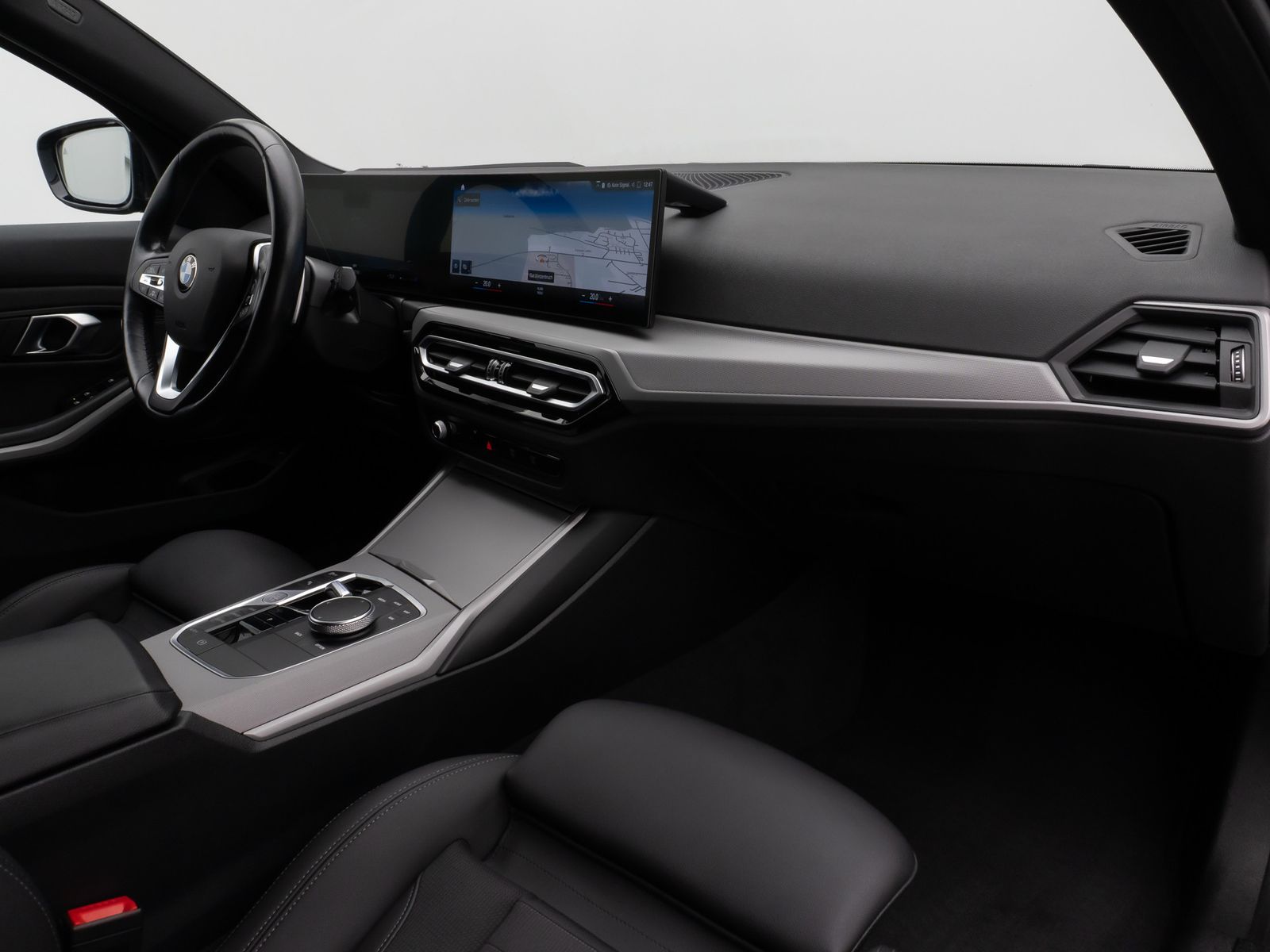 Fahrzeugabbildung BMW 318d Kamera HUD DAB ACC Komfort Alarm Sport